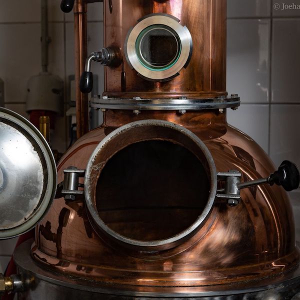 - Cutura HUGS Distillery – GIN DRY LONDON